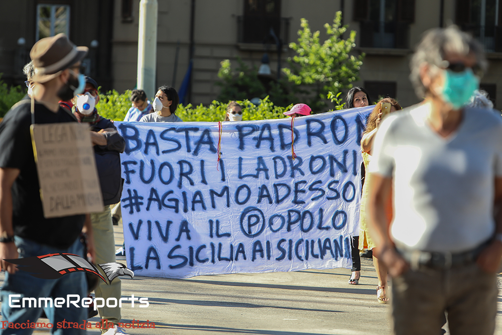 Musumeci dimettiti - manifestazione anti-lega a Palermo