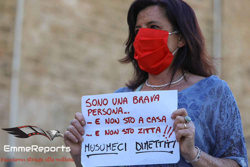Musumeci dimettiti - manifestazione anti-lega a Palermo