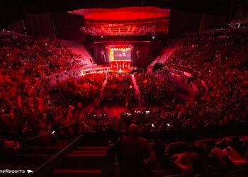 Vistalegre si tinge di rosso per i diritti dei lavoratori