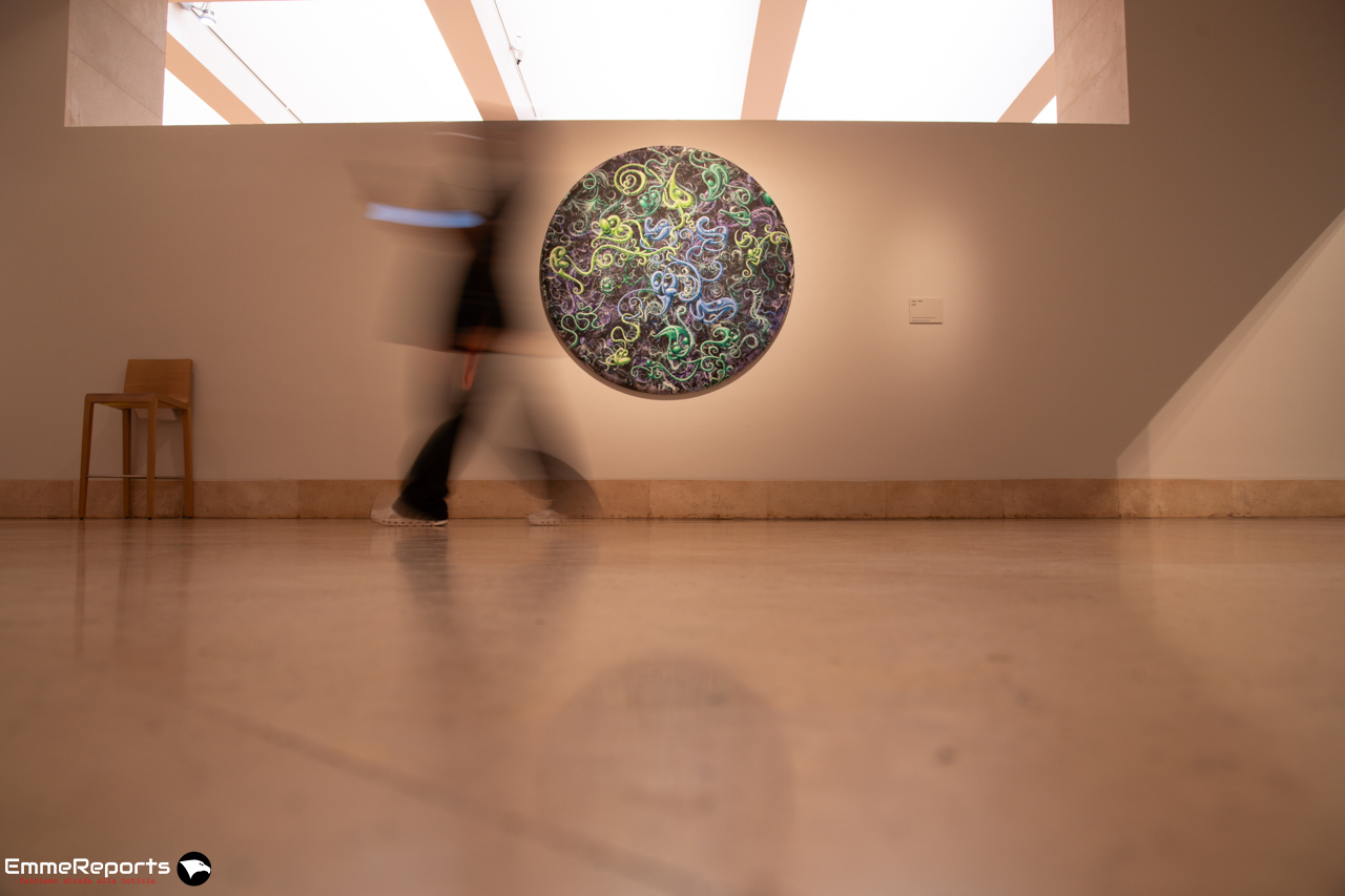 MADRID. SPAGNA. 07 ottobre 2026. Le opere di Kenny Scharf al Museo Nacional Thyssen-Bornemisza di Madrid, tra colori pop, immaginario cosmico e richiami alla natura. Francesco Militello Mirto / EmmeReports